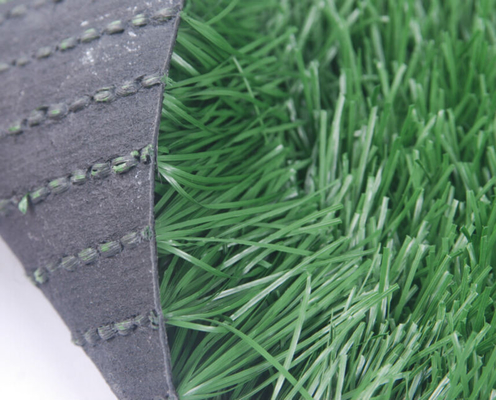 50 mm Sztuczna zielona trawa sportowa Materiał PE 16000 Dtex Sport Astro Turf Na piłkę nożną