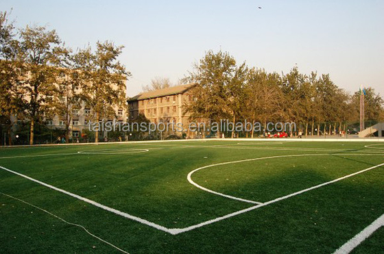 50 mm Sztuczna zielona trawa sportowa Materiał PE 16000 Dtex Sport Astro Turf Na piłkę nożną