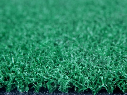 17mm PE Materiał Golf Sztuczna trawa do uprawiania sportów na świeżym powietrzu lub podłogi domowej z otworami drenażowymi i wysoką gęstością