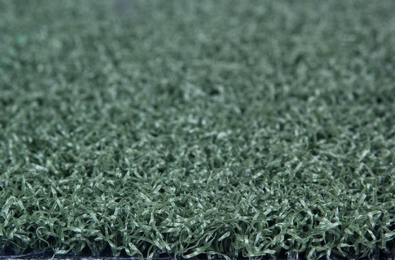 17mm PE Materiał Golf Sztuczna trawa do uprawiania sportów na świeżym powietrzu lub podłogi domowej z otworami drenażowymi i wysoką gęstością