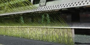 Sztuczna trawa piłkarska Premium 11000 Pile Dtex z otworami drenażowymi odpornymi na promienie UV i perforacjami