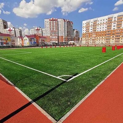 55mm 160 szwów/M Piłkarska trawnika sztuczna wysokiej wydajności, odporna na promienie UV, certyfikowana przez FIFA