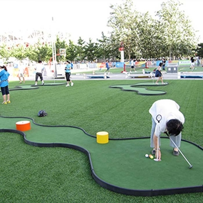 Zielona trawnika sztuczna dla golfa Dtex 6000 15 mm Trawa sztuczna z zakrzywionymi włóknami dla sportów i ogrodów