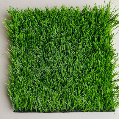 60mm Sztuczna trawnika piłkarska Łatwe w instalacji Materiał PE Astro Grass Na boisku piłkarskim i na świeżym powietrzu