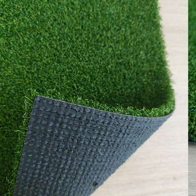15mm sztuczna trawnika golfowa wysokiej wydajności z wysoką odpornością na promieniowanie UV płaska powierzchnia i miękkie uczucie