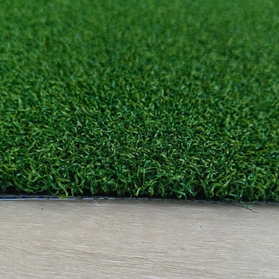 15mm sztuczna trawnika golfowa wysokiej wydajności z wysoką odpornością na promieniowanie UV płaska powierzchnia i miękkie uczucie
