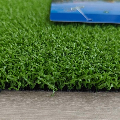 Dtex 8000 Golf Sztuczna trawnika i niskiej konserwacji 15mm Sport Sztuczna trawa z wysoką gęstością