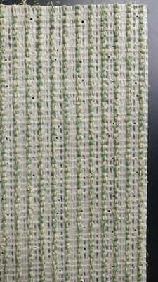 Niewypełniona zielona sztuczna trawa Przezroczysty lateks 30mm Materiał PE&PP Niewiele piasku Potrzebne Otwory drenażowe