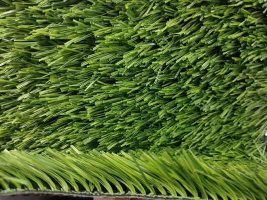 Wysokiej gęstości sztuczna trawa piłkarska o wysokim Dtex z wysoką przepuszczalnością dla profesjonalnych i amatorskich boisk dla hurtowników i dystrybutorów