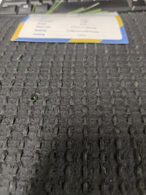 Sztuczna trawa piłkarska o wysokości runa 50 mm, 12000 Dtex, 130 ściegów na metr, do boisk sportowych