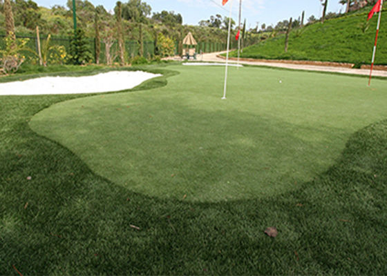 Sztuczna trawnika z wysoką przepuszczalnością i antyabracją dla pól golfowych o niskiej konserwacji